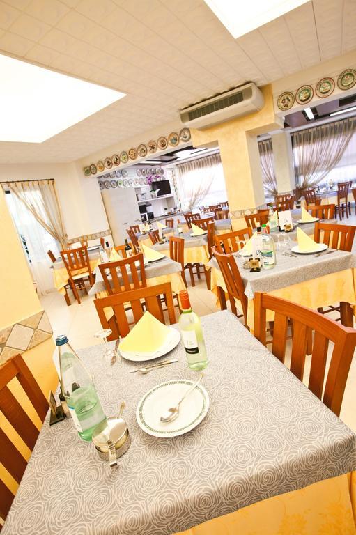 Hotel Dolcevita Cesenatico Zewnętrze zdjęcie